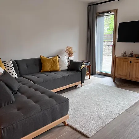 Modern 3 Bedroom Close To Lifts