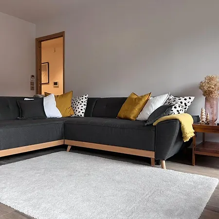 Modern 3 Bedroom Close To Lifts Apartmán
